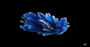 青く美しく輝くカイヤナイトの結晶クラスター。鮮やかな青い鉱物のアップ画像。